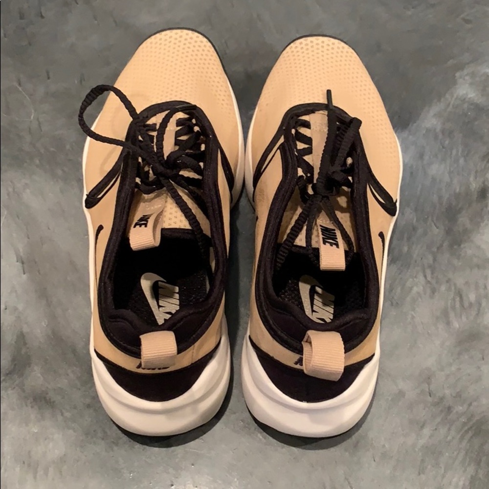 NWOT Nike Tennis Shoes - Picture 3 of 5